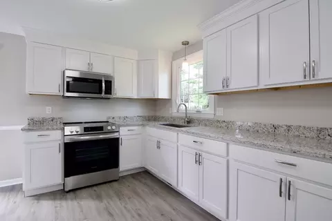60 Murphy Ln, Chicopee, MA 01020 photo 6