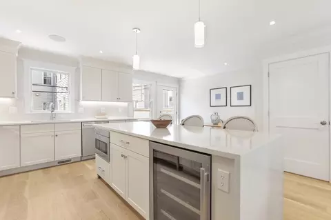 8 Armory St, Boston, MA 02129 photo 4