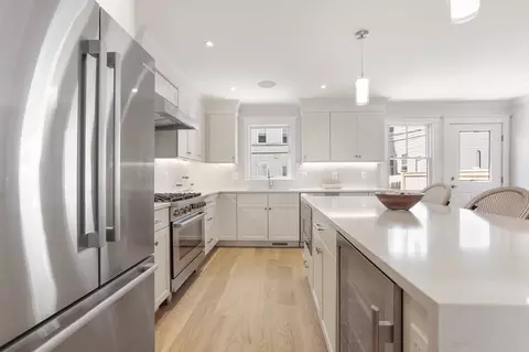 8 Armory St, Boston, MA 02129 photo 5