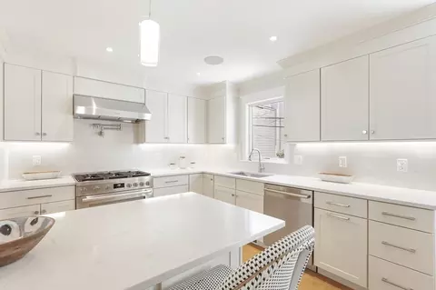 8 Armory St, Boston, MA 02129 photo 6