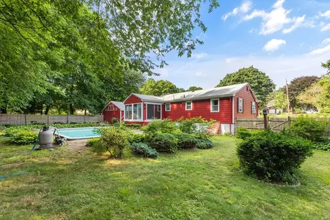 Exterior - 409 Pearl St, Reading, MA 01867 photo 5 of 7