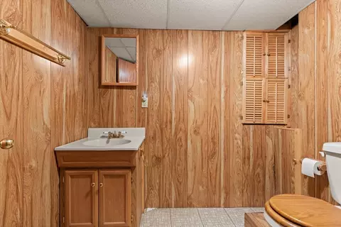 Bath - 409 Pearl St, Reading, MA 01867 photo 2 of 2