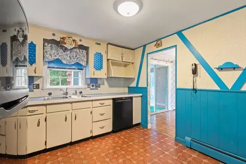 Kitchen - 409 Pearl St, Reading, MA 01867 photo 2 of 2