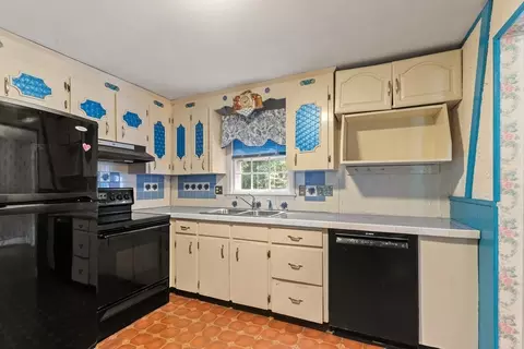 Kitchen - 409 Pearl St, Reading, MA 01867 photo 1 of 2