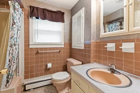 Bath - 409 Pearl St, Reading, MA 01867 photo 1 of 2