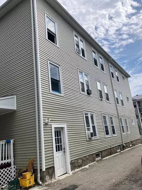 24 Arthur St, Worcester, MA 01604