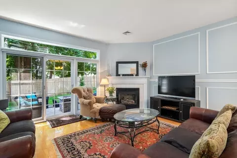 50 Evergreen Cir #50, Canton, MA 02021
