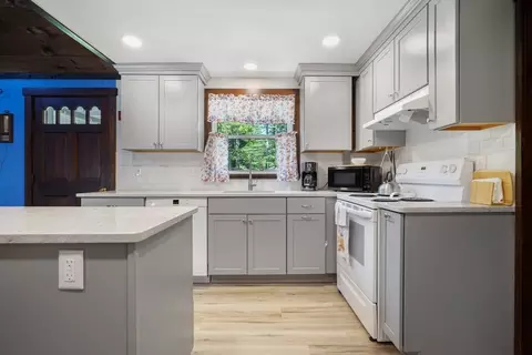 472 Main St, Acushnet, MA 02743 photo 5