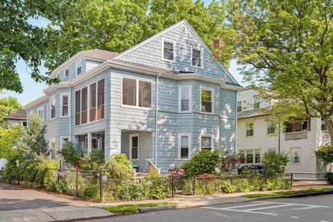 173 Thorndike St #173, Brookline, MA 02446