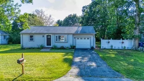 27 Plante St, New Bedford, MA 02745