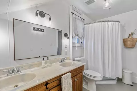 Bath - 44 Arnold St, Methuen, MA 01844 photo 3 of 3