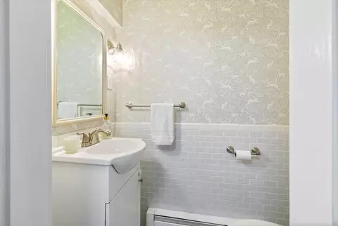 Bath - 44 Arnold St, Methuen, MA 01844 photo 1 of 3