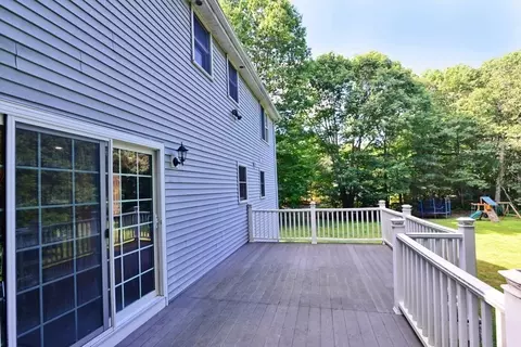 Exterior - 1 Chapin Ct, Mendon, MA 01756 photo 4 of 6