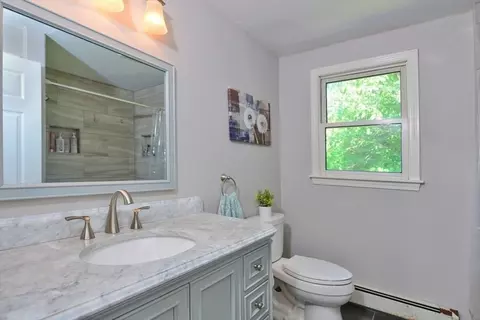 Bath - 1 Chapin Ct, Mendon, MA 01756 photo 3 of 3