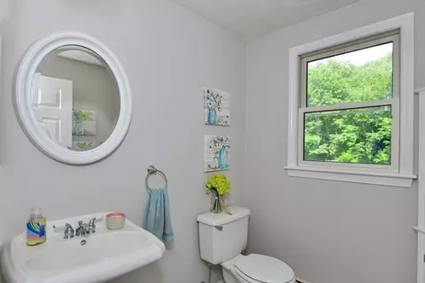 Bath - 1 Chapin Ct, Mendon, MA 01756 photo 1 of 3