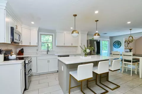 Kitchen - 1 Chapin Ct, Mendon, MA 01756 photo 2 of 2