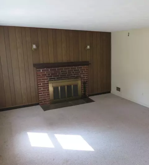 Living - 148 Carpenter Rd, Walpole, MA 02081 photo 2 of 2