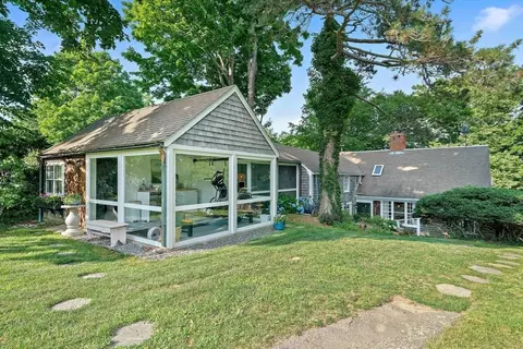 583 Main St, Hingham, MA 02043 photo 2