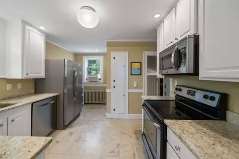 Kitchen - 10 Parkview Rd, Reading, MA 01867 photo 2 of 5