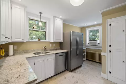 Kitchen - 10 Parkview Rd, Reading, MA 01867 photo 3 of 5