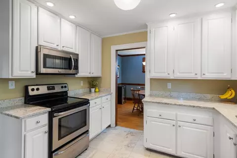Kitchen - 10 Parkview Rd, Reading, MA 01867 photo 4 of 5