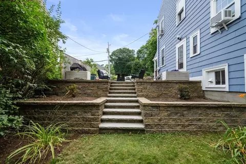 Exterior - 10 Parkview Rd, Reading, MA 01867 photo 4 of 6