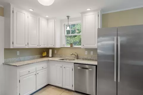 Kitchen - 10 Parkview Rd, Reading, MA 01867 photo 5 of 5