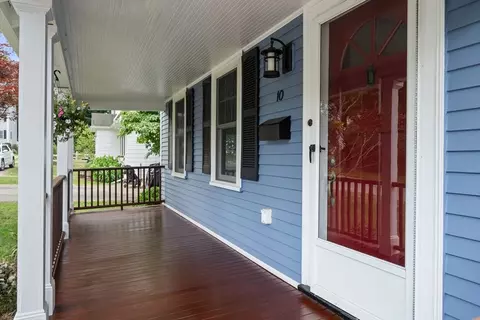 Exterior - 10 Parkview Rd, Reading, MA 01867 photo 3 of 6