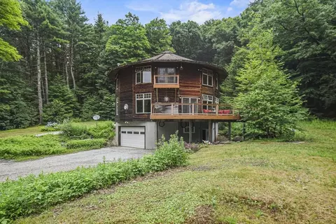 46 E Brimfield Rd, Holland, MA 01521