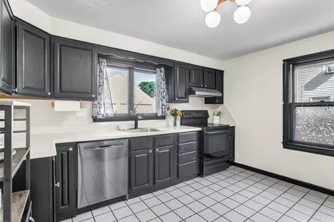 92 Wayne St, Springfield, MA 01118 photo 12