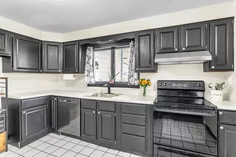 92 Wayne St, Springfield, MA 01118 photo 13