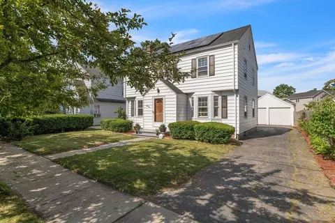 92 Wayne St, Springfield, MA 01118