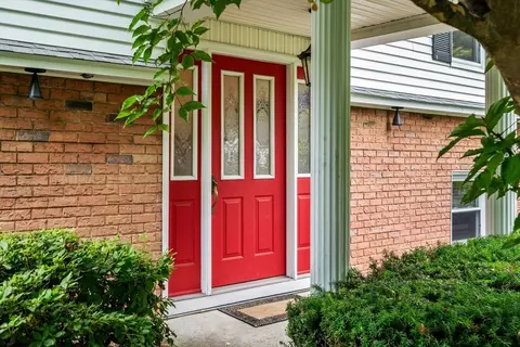 16 Gail Dr, Westfield, MA 01085