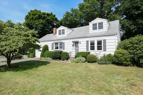 15 Olsen Rd, Peabody, MA 01960