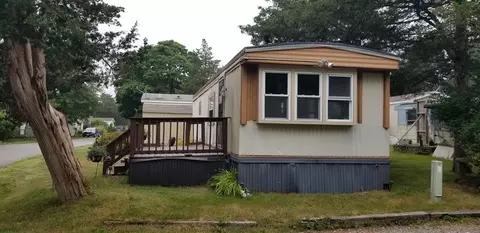 11 5th St #11, Bourne, MA 02559