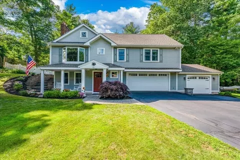 62 Edgewater Dr, Pembroke, MA 02359