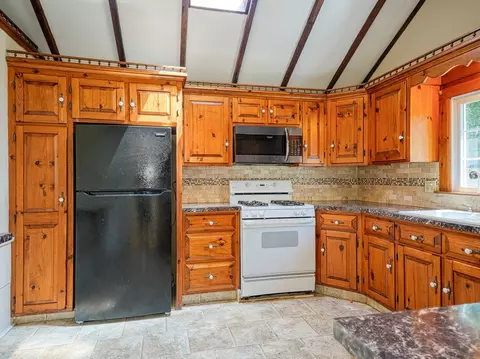 6 Spring Ln, Maynard, MA 01754 photo 9