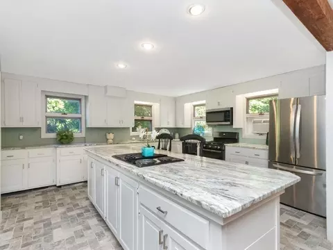 4 Elysium St, Wrentham, MA 02093