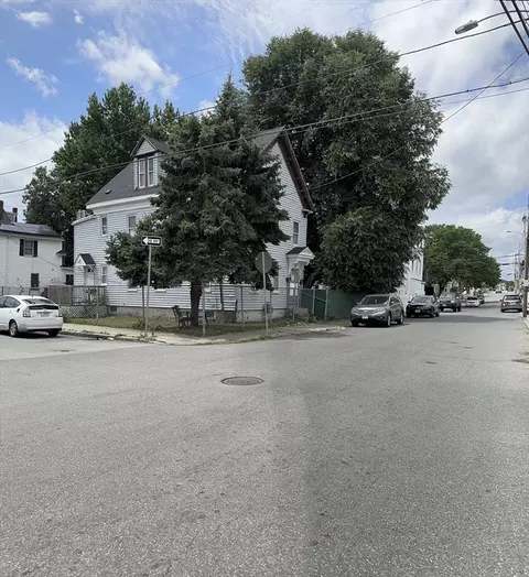 54 Center St, Lawrence, MA 01841
