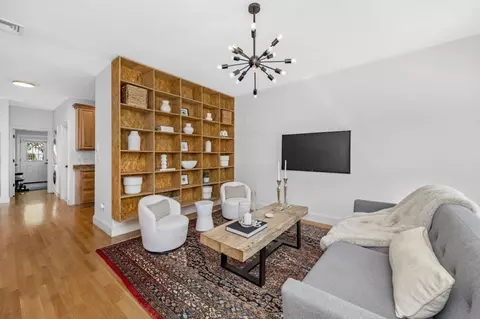 168 W 9th St #1, Boston, MA 02127