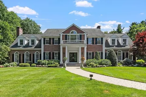 40 Grandview Rd, Chelmsford, MA 01824