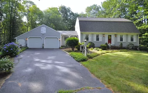 35 Tiffany Cir, West Bridgewater, MA 02379