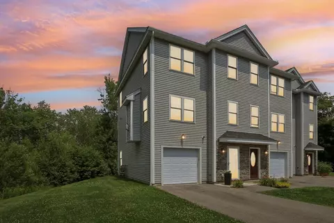 7 Lighthouse Cir #A, Salisbury, MA 01952