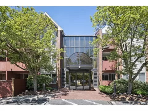 100 Rosemary Way #136, Needham, MA 02494