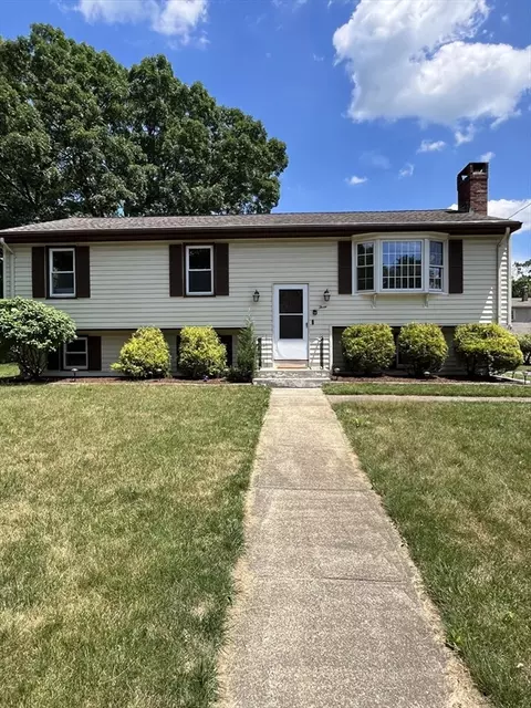 3 Sherman St, Attleboro, MA 02703