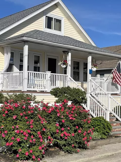 42 Massasoit Ave, Hull, MA 02045
