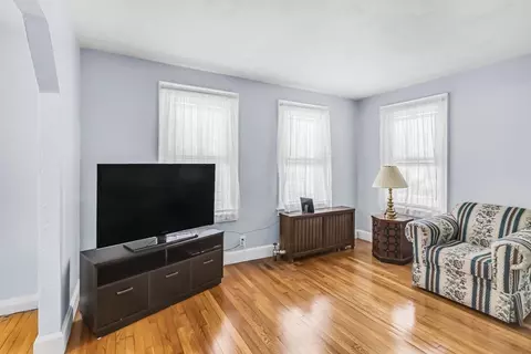 Living - 44 Cherrelyn St, Springfield, MA 01104 photo 2 of 5