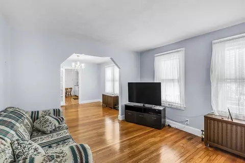 Living - 44 Cherrelyn St, Springfield, MA 01104 photo 4 of 5