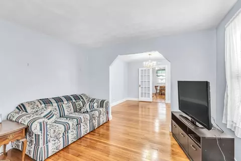 Living - 44 Cherrelyn St, Springfield, MA 01104 photo 5 of 5