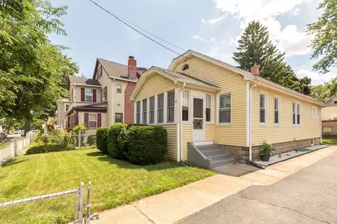 Exterior - 44 Cherrelyn St, Springfield, MA 01104 photo 2 of 4